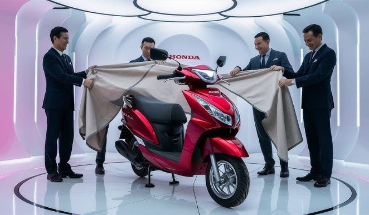 Honda Activa 7G 2025 in blue color showing digital display and LED headlamp